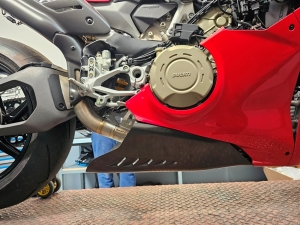 Fullsix racing belly pan Panigale V4 ab BJ 2025